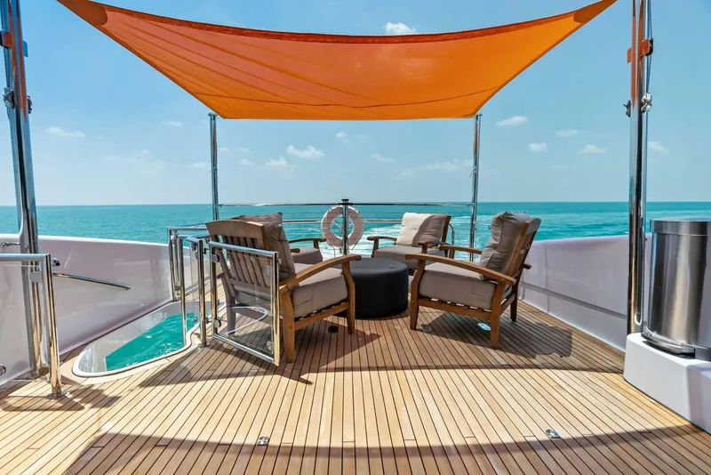 Slide: The Image of Lazzara Yachts 84 Skylounge 2006 - 5595182