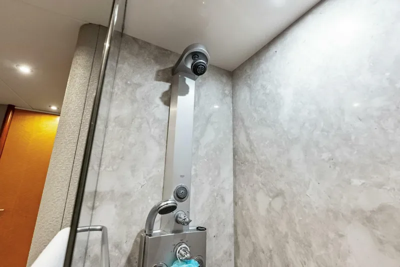 Slide: The Image of Lazzara Yachts 84 Skylounge 2006 - 5595254