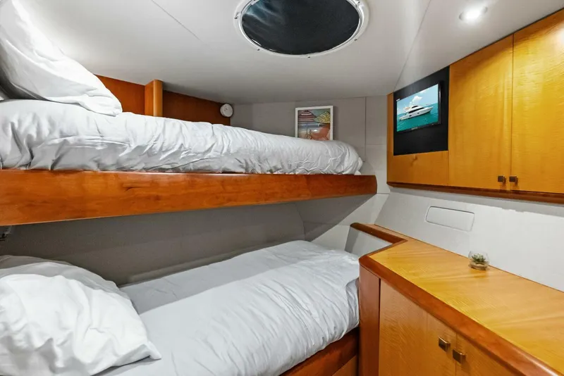 Slide: The Image of Lazzara Yachts 84 Skylounge 2006 - 5595271