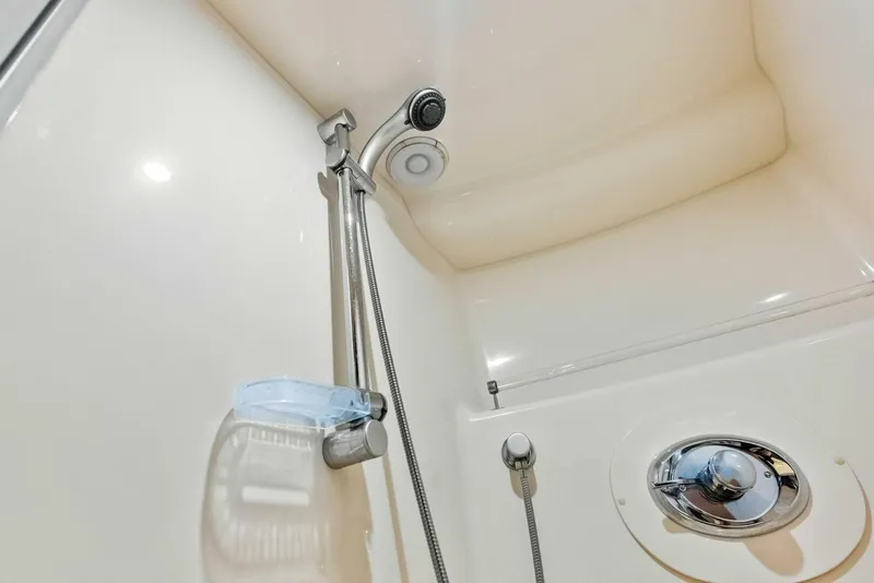 Slide: The Image of Lazzara Yachts 84 Skylounge 2006 - 5595270