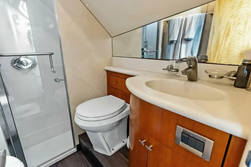 Slide: The Image of Lazzara Yachts 84 Skylounge 2006 - 5595275