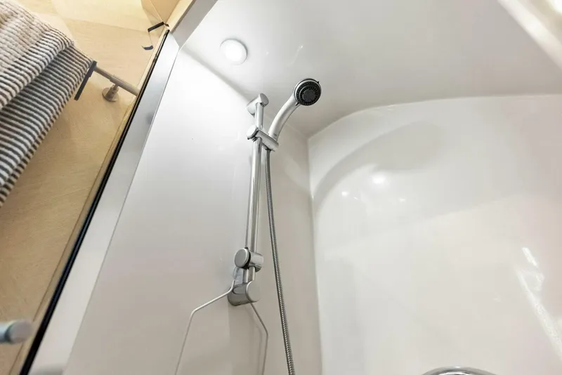 Slide: The Image of Lazzara Yachts 84 Skylounge 2006 - 5595276