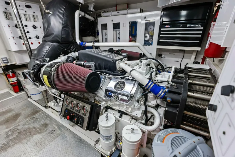 Slide: The Image of Lazzara Yachts 84 Skylounge 2006 - 5595289