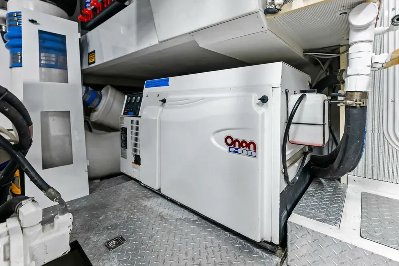 Slide: The Image of Lazzara Yachts 84 Skylounge 2006 - 5595296