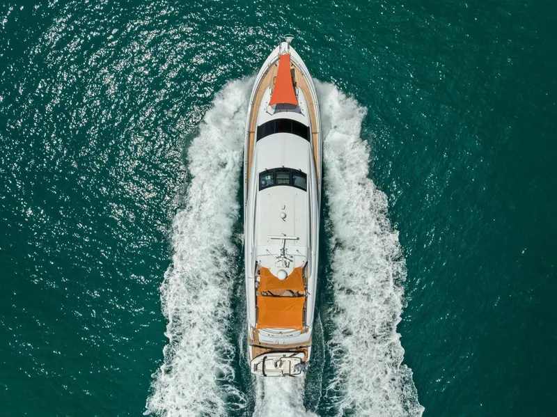 Slide: The Image of Lazzara Yachts 84 Skylounge 2006 - 5595438