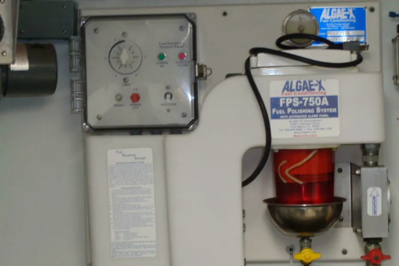 Slide: The Image of Hatteras 70 Cockpit Motor Yacht 1987 - 5577129