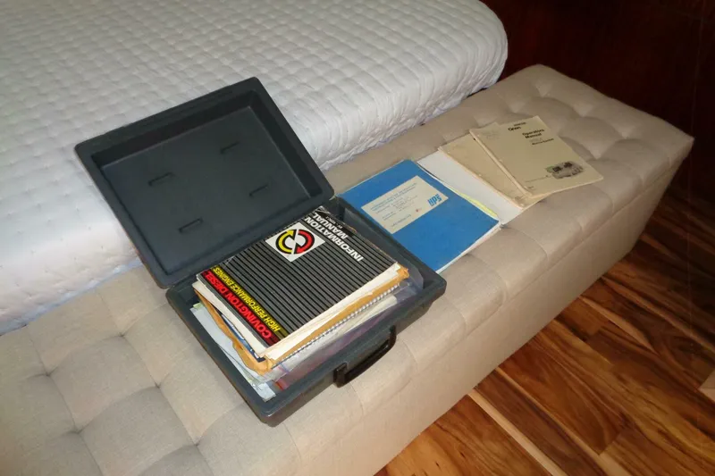 Slide: The Image of Hatteras 70 Cockpit Motor Yacht 1987 - 5577140