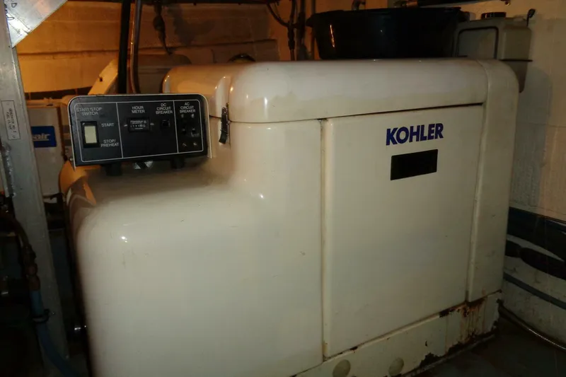 Slide: The Image of Hatteras 70 Cockpit Motor Yacht 1987 - 5577150