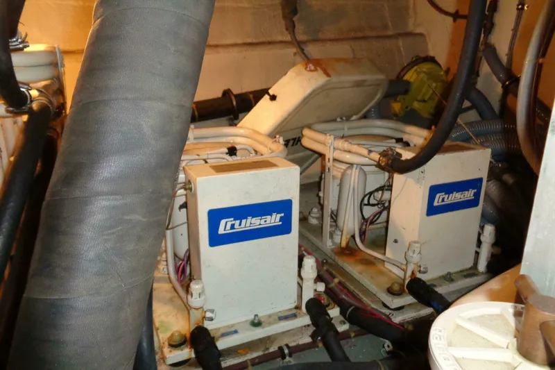 Slide: The Image of Hatteras 70 Cockpit Motor Yacht 1987 - 5577155