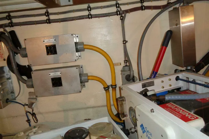 Slide: The Image of Hatteras 70 Cockpit Motor Yacht 1987 - 5577157