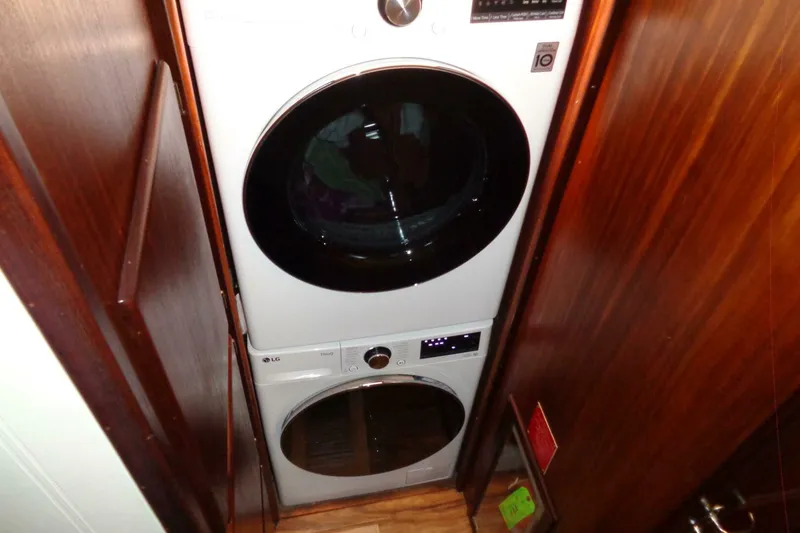 Slide: The Image of Hatteras 70 Cockpit Motor Yacht 1987 - 5577069