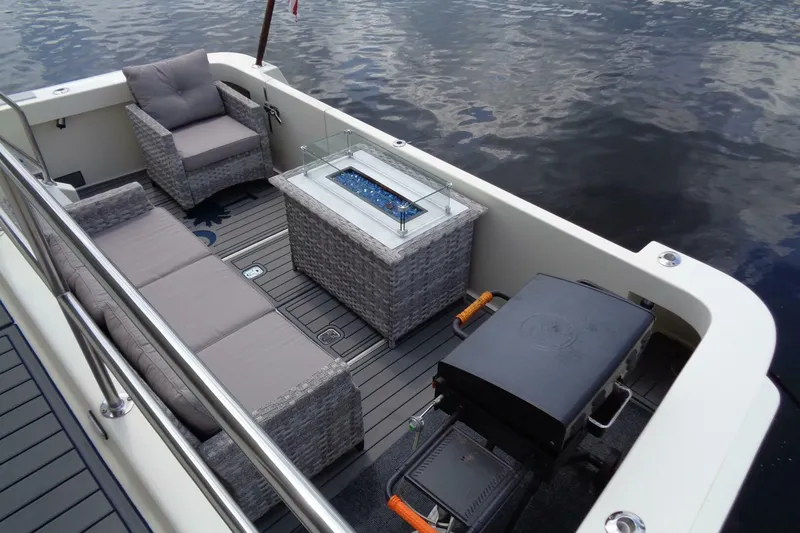 Slide: The Image of Hatteras 70 Cockpit Motor Yacht 1987 - 5577009