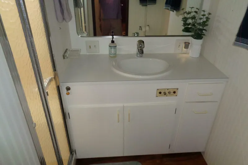 Slide: The Image of Hatteras 70 Cockpit Motor Yacht 1987 - 5577077