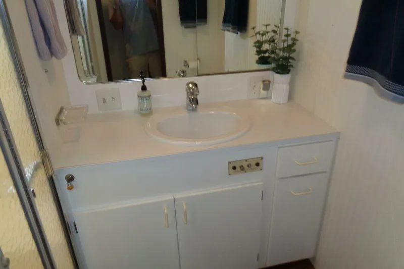 Slide: The Image of Hatteras 70 Cockpit Motor Yacht 1987 - 5577079