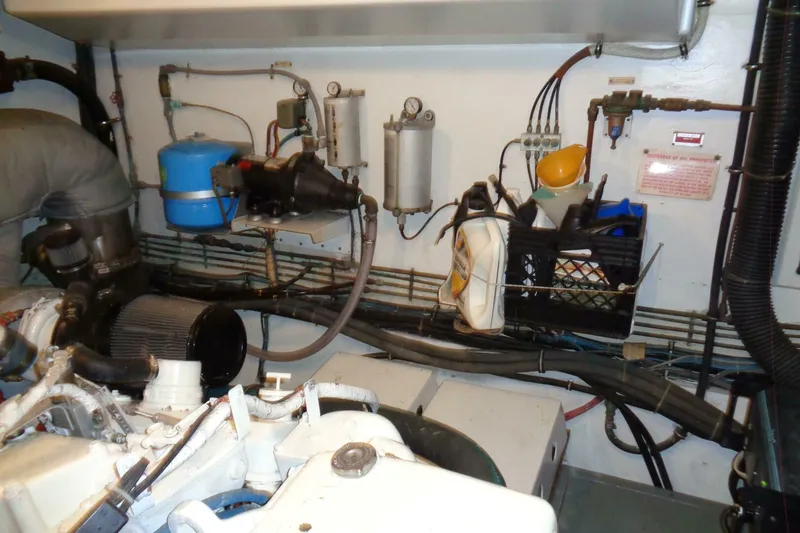 Slide: The Image of Hatteras 70 Cockpit Motor Yacht 1987 - 5577112