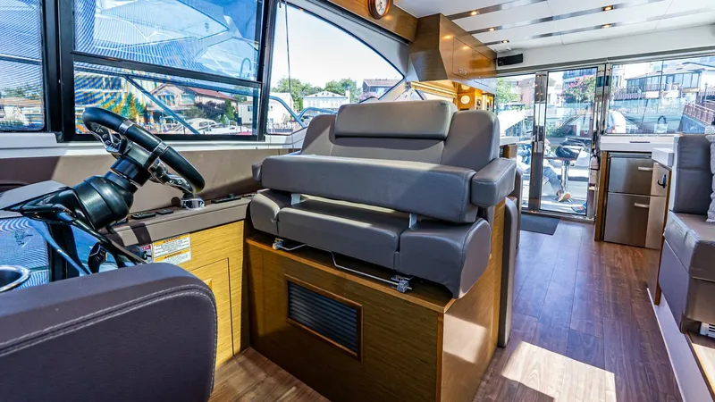Slide: The Image of Cruisers Yachts 54 Cantius 2019 - 5594864