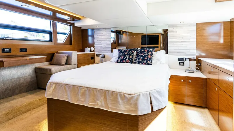 Slide: The Image of Cruisers Yachts 54 Cantius 2019 - 5594839