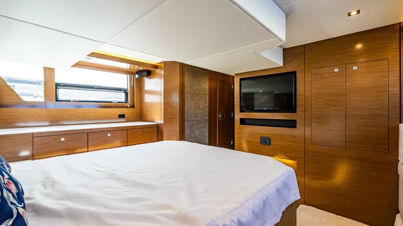 Slide: The Image of Cruisers Yachts 54 Cantius 2019 - 5594842