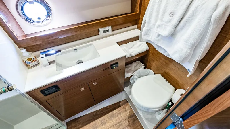 Slide: The Image of Cruisers Yachts 54 Cantius 2019 - 5594843