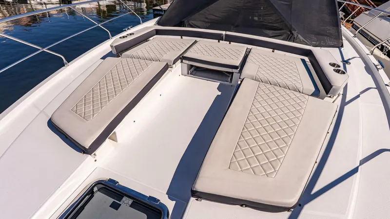 Slide: The Image of Cruisers Yachts 54 Cantius 2019 - 5594869