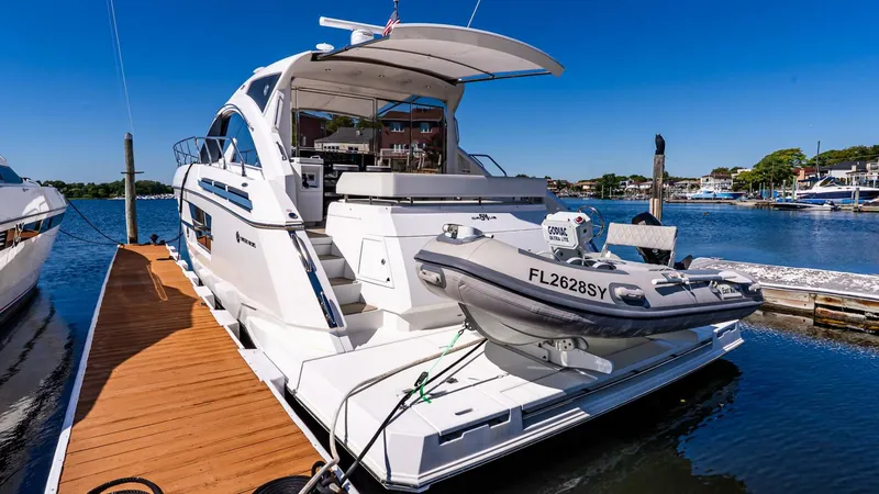 Slide: The Image of Cruisers Yachts 54 Cantius 2019 - 5594879