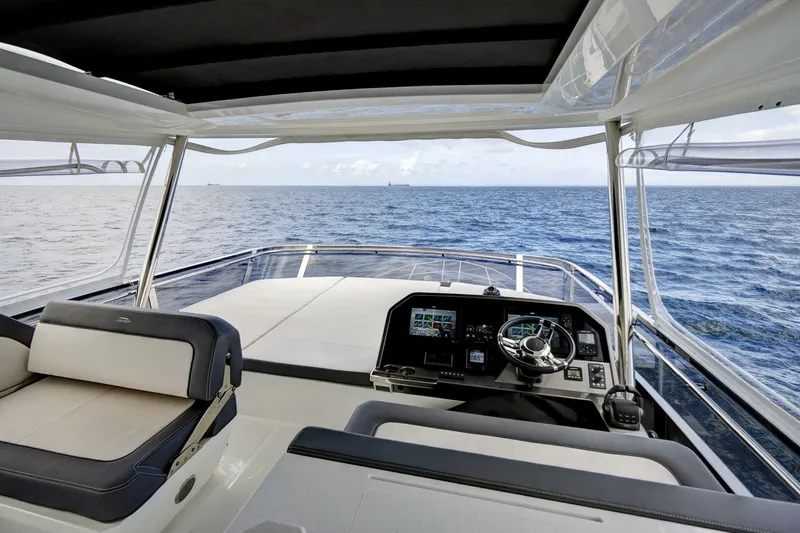 Slide: The Image of Galeon 640 Fly 2025 - 5619112