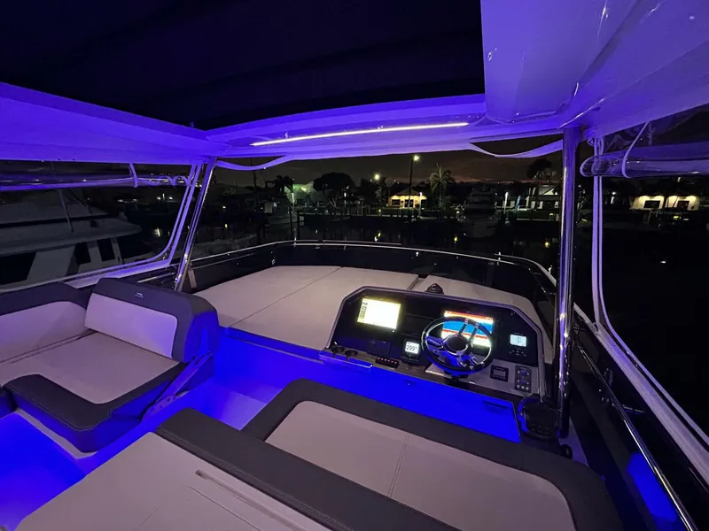 Slide: The Image of Galeon 640 Fly 2025 - 5619164