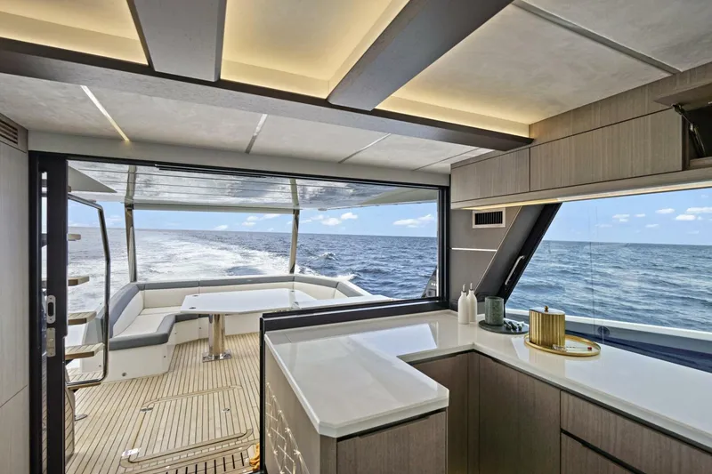 Slide: The Image of Galeon 640 Fly 2025 - 5619084