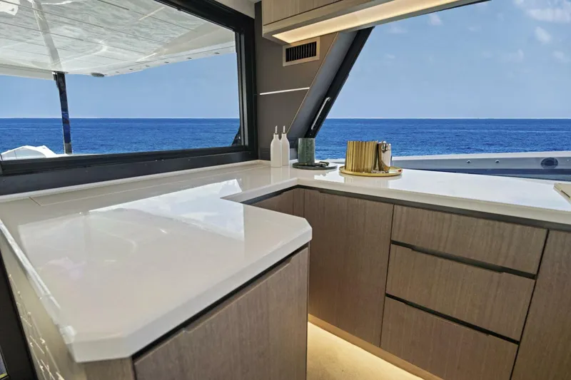 Slide: The Image of Galeon 640 Fly 2025 - 5619073