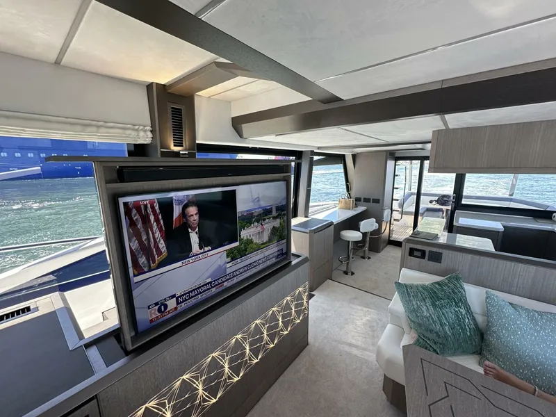 Slide: The Image of Galeon 640 Fly 2025 - 5578111