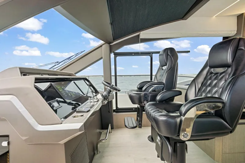 Slide: The Image of Galeon 640 Fly 2025 - 5619093