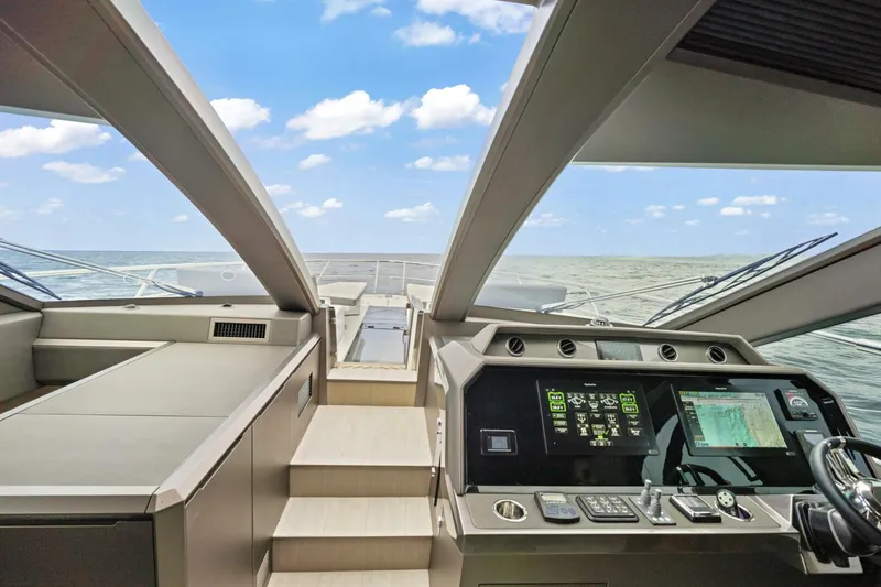 Slide: The Image of Galeon 640 Fly 2025 - 5619086