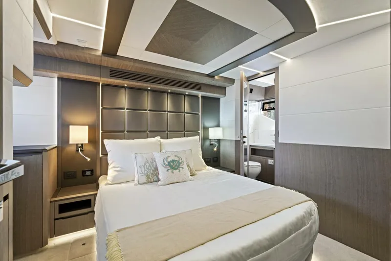 Slide: The Image of Galeon 640 Fly 2025 - 5619058