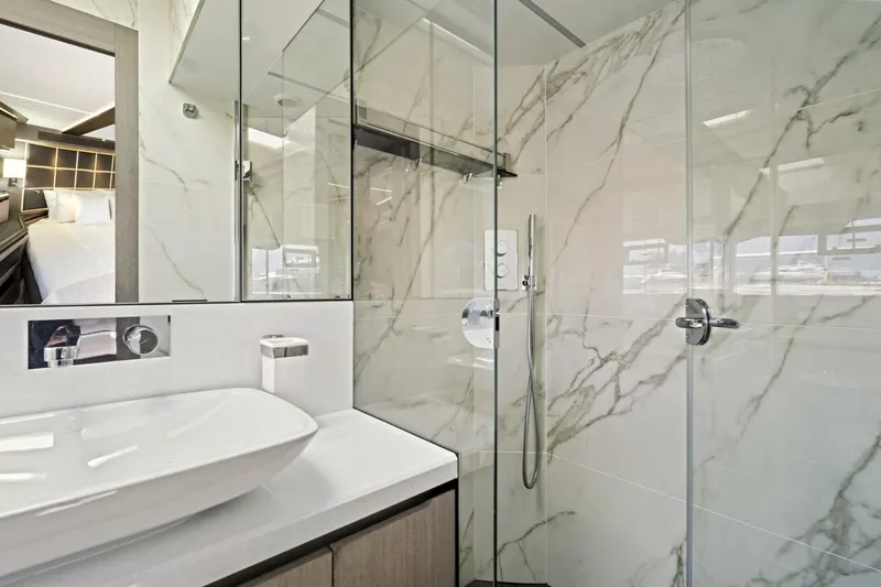 Slide: The Image of Galeon 640 Fly 2025 - 5619066