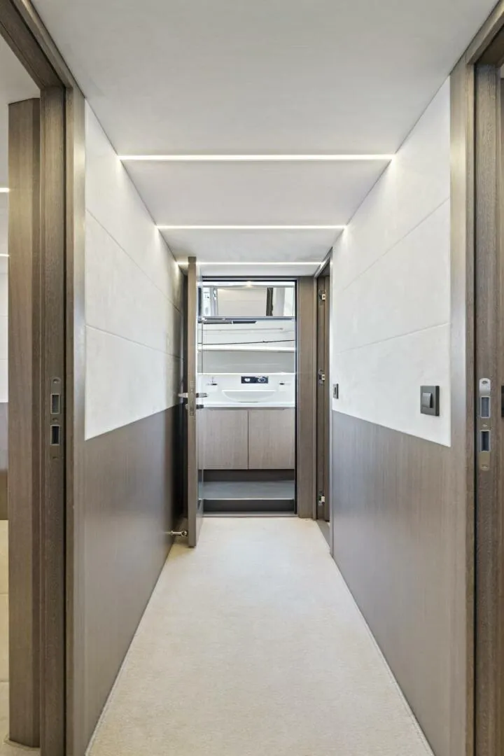 Slide: The Image of Galeon 640 Fly 2025 - 5619060