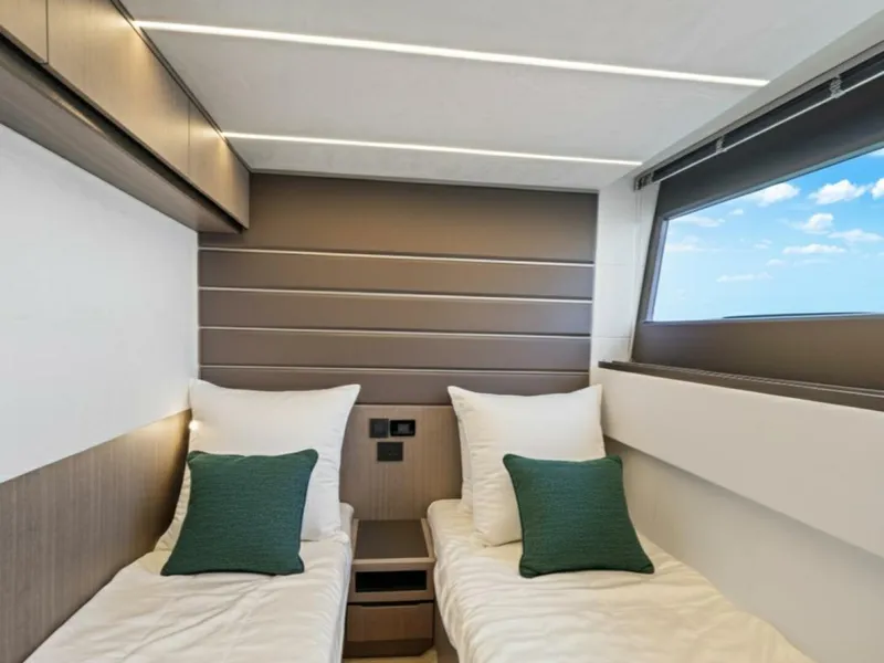 Slide: The Image of Galeon 640 Fly 2025 - 5782058