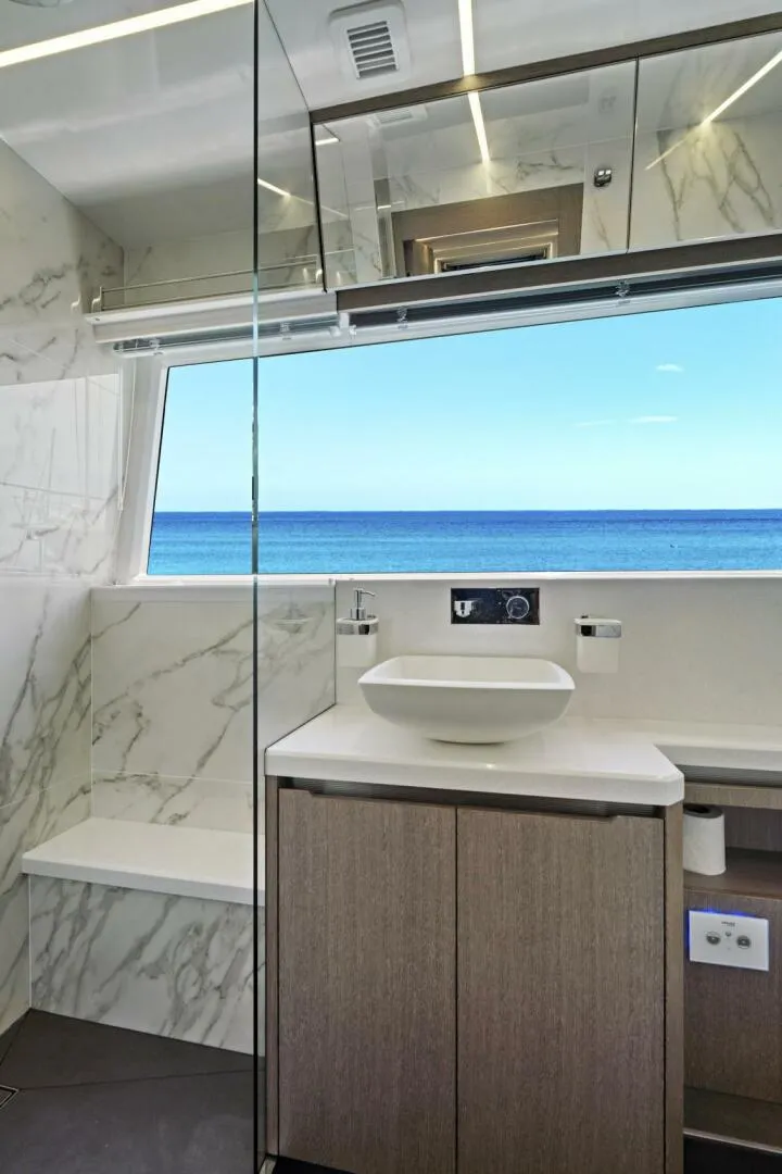 Slide: The Image of Galeon 640 Fly 2025 - 5619061