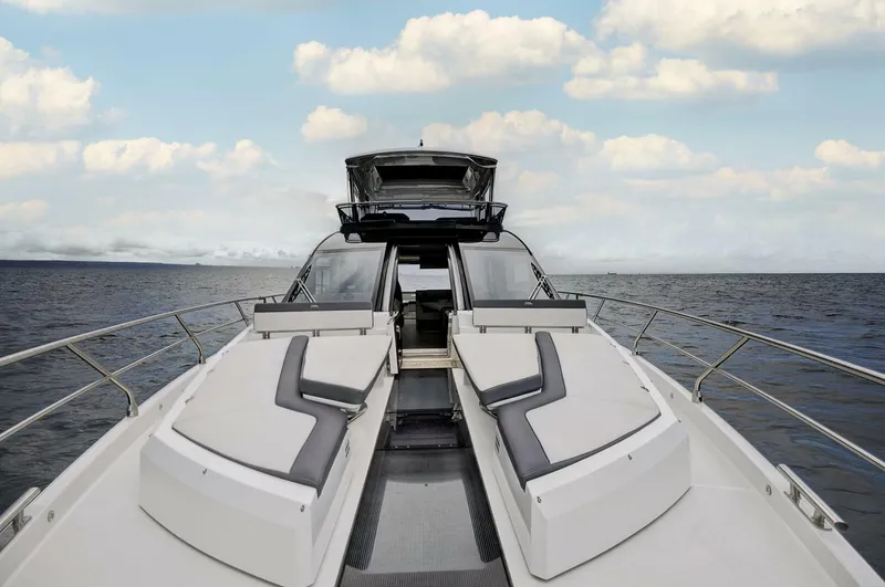 Slide: The Image of Galeon 640 Fly 2025 - 5619175
