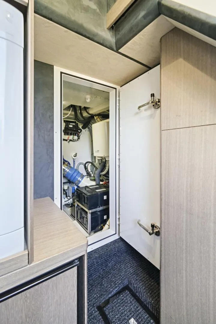 Slide: The Image of Galeon 640 Fly 2025 - 5619057