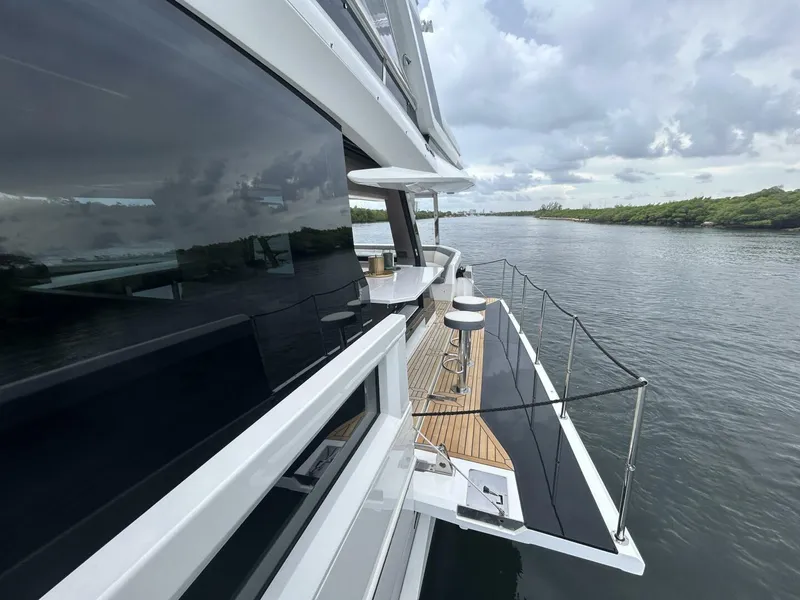 Slide: The Image of Galeon 640 Fly 2025 - 5619153