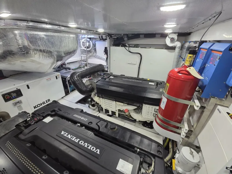 Slide: The Image of Galeon 640 Fly 2025 - 5585263