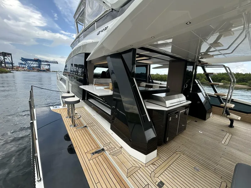 Slide: The Image of Galeon 640 Fly 2025 - 5619156