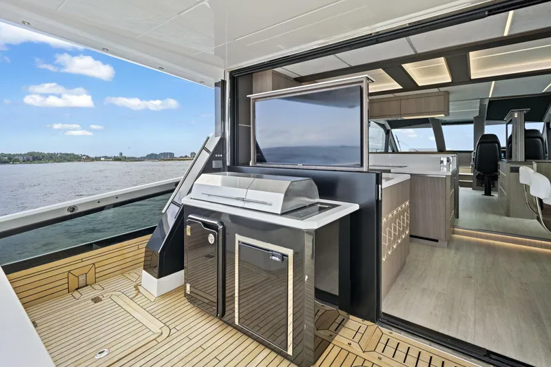 Slide: The Image of Galeon 640 Fly 2025 - 5619105