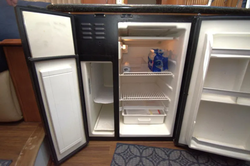 Slide: The Image of Carver 444 Cockpit Motor Yacht 2005 - 5580442