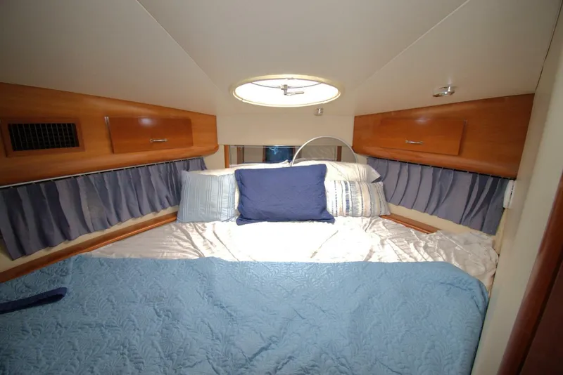 Slide: The Image of Carver 444 Cockpit Motor Yacht 2005 - 5580457