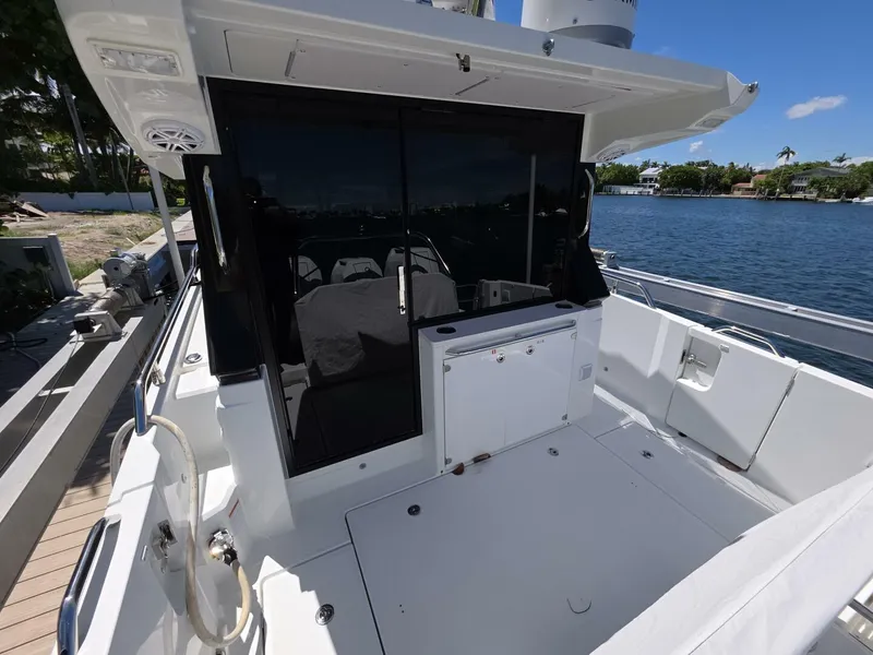 Slide: The Image of Wellcraft 355 Commuter 2024 - 5579680