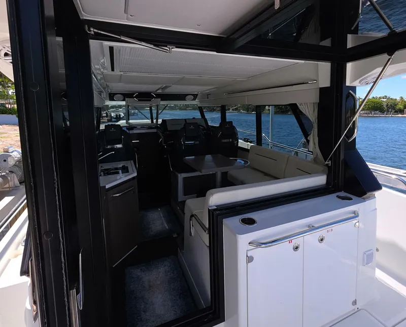 Slide: The Image of Wellcraft 355 Commuter 2024 - 5832189