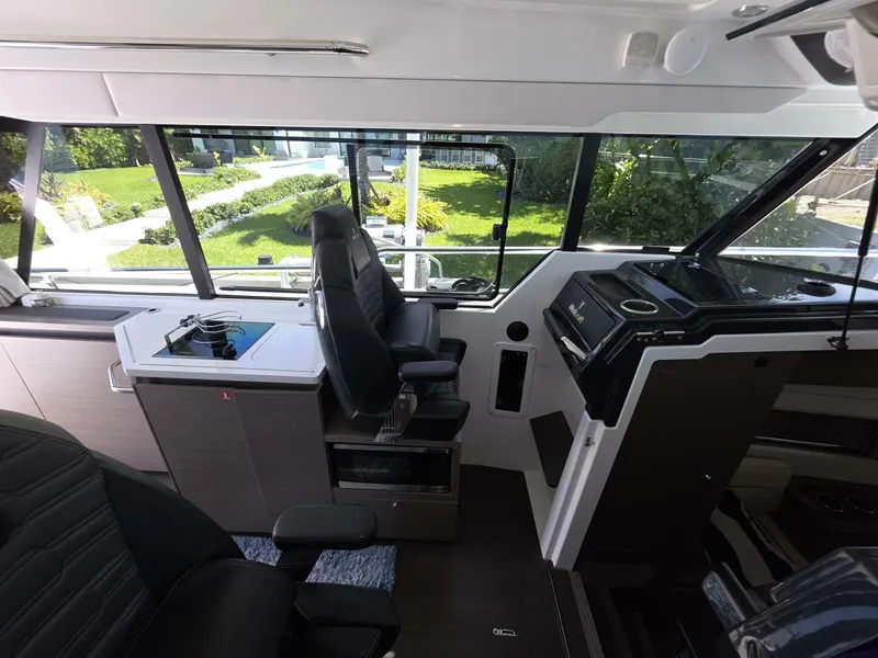 Slide: The Image of Wellcraft 355 Commuter 2024 - 5579690