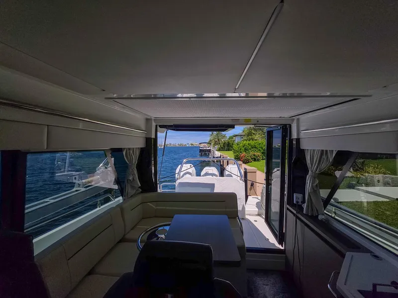 Slide: The Image of Wellcraft 355 Commuter 2024 - 5832178