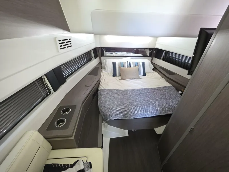 Slide: The Image of Wellcraft 355 Commuter 2024 - 5579692